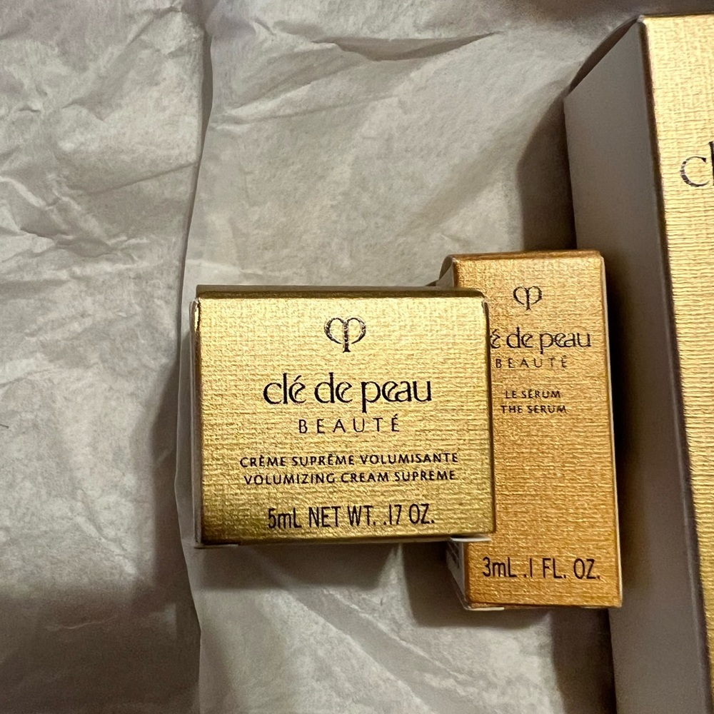 Cle de peau travel size with bag